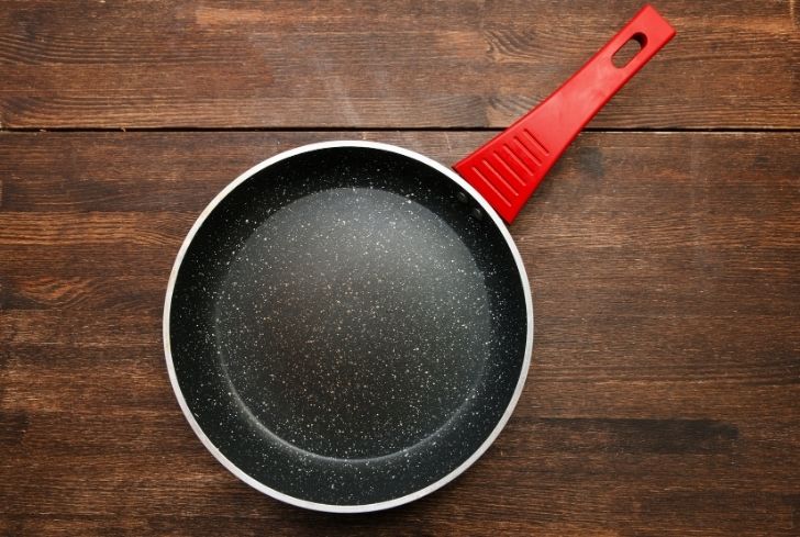 black-round-non-stick-teflon-pan