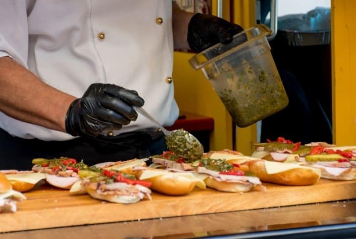 chef-preparing-subway-sandwich